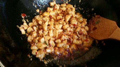 【新宫爆鸡丁】