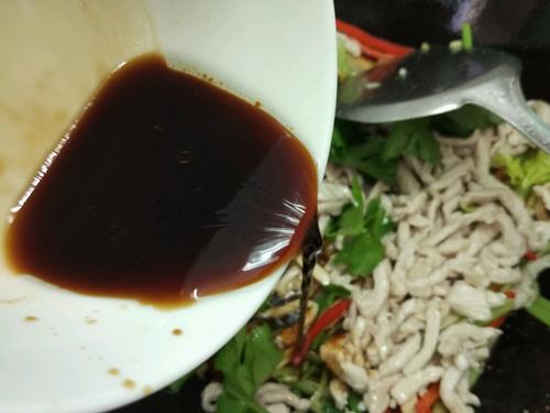 【香芹豆干炒肉丝】