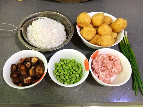 【糯米酿豆腐】