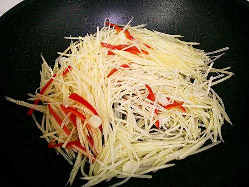 【土豆丝炒肉】