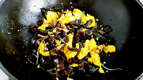 【木耳鸡蛋炒肉】