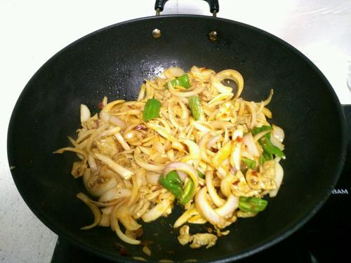 【洋葱炒肉片】