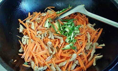 【胡萝卜炒肉丝】