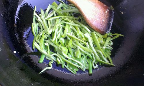 【青椒炒鸡蛋】