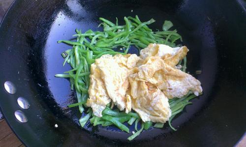 【青椒炒鸡蛋】