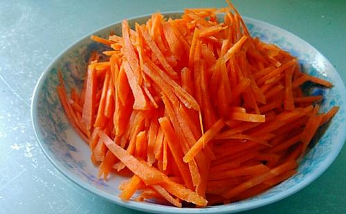 【胡萝卜炒肉丝】