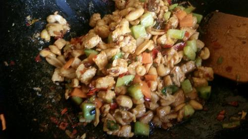 【新宫爆鸡丁】