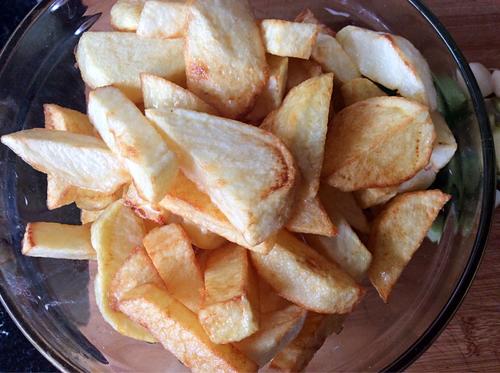 【排骨烧土豆芹菜】