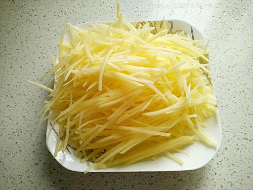 【剁椒炒土豆丝】