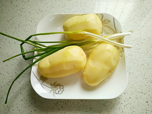 【剁椒炒土豆丝】