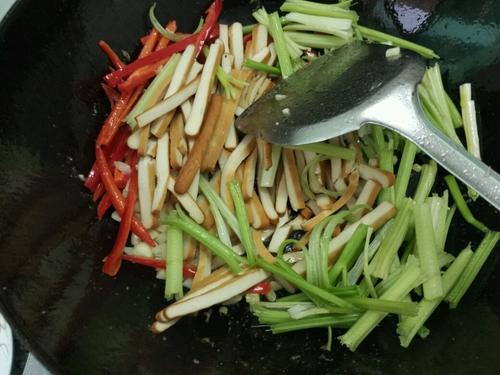 【香芹豆干炒肉丝】