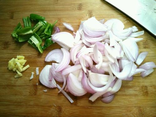 【洋葱炒肉片】