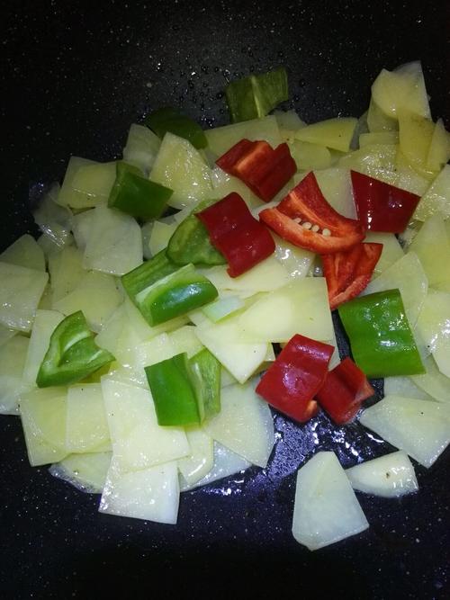 【双椒土豆片】