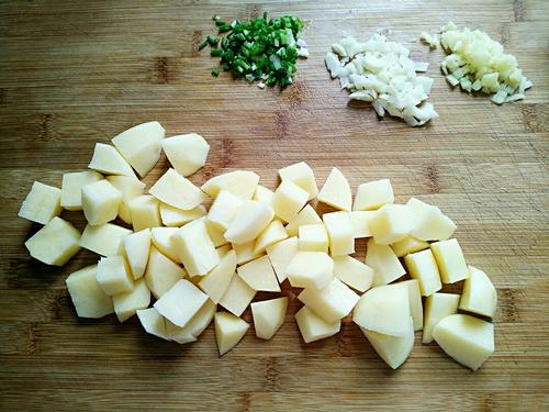 【土豆烧五花肉】