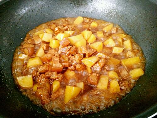 【土豆烧五花肉】