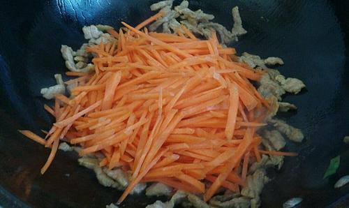 【胡萝卜炒肉丝】