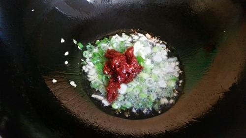 【新宫爆鸡丁】