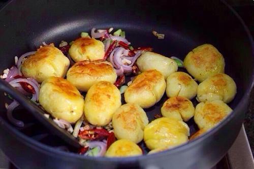 【孜然香辣小土豆】