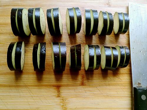 【茄汁肉沫酿广茄】