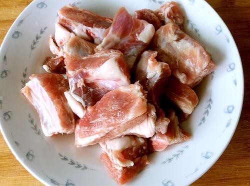 【排骨烧土豆芹菜】