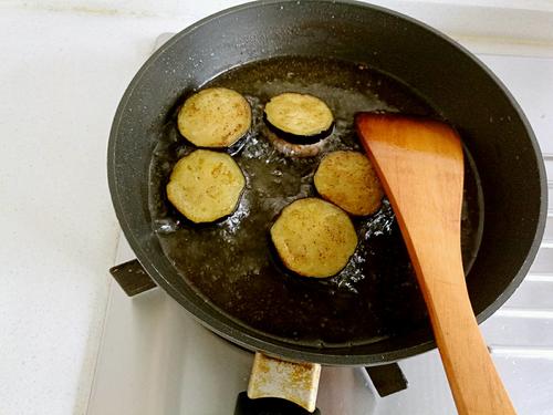 【茄汁肉沫酿广茄】