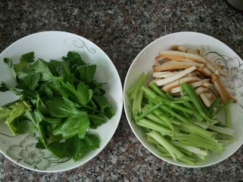【香芹豆干炒肉丝】