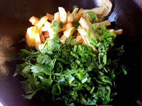 【排骨烧土豆芹菜】