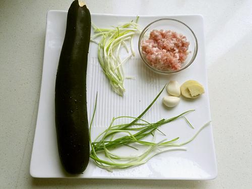 【茄汁肉沫酿广茄】