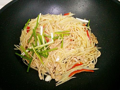【土豆丝炒肉】