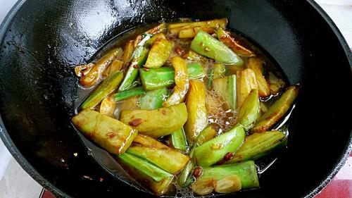 【酱焖茄子】