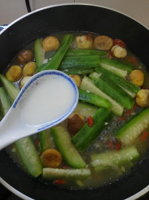 【丝瓜烧栗子】