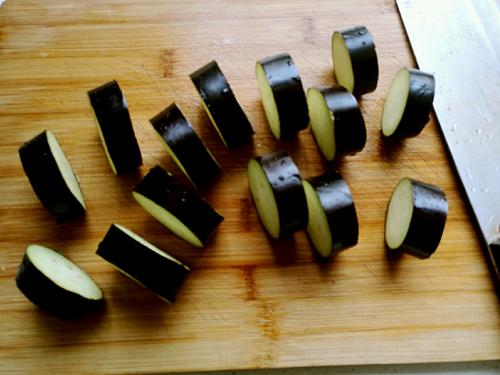 【茄汁肉沫酿广茄】