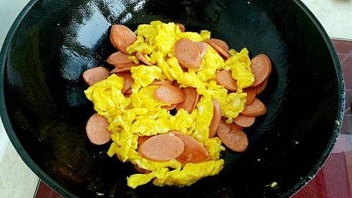 【火腿肠炒鸡蛋】