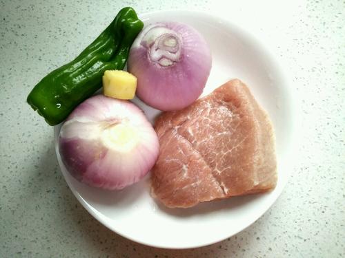 【洋葱炒肉片】