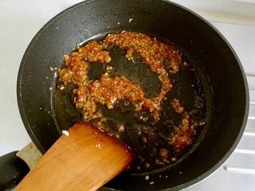 【茄汁肉沫酿广茄】