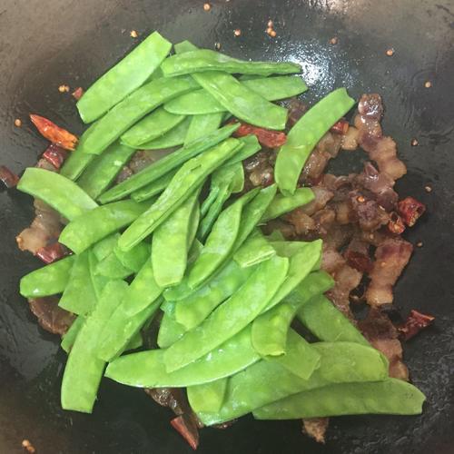 【荷兰豆炒腊肉】