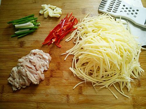 【土豆丝炒肉】