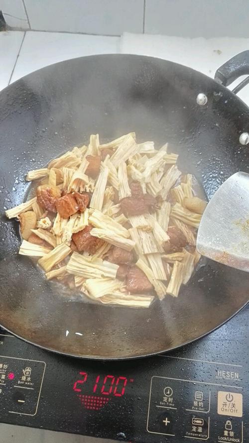 【红烧腐竹、肉】