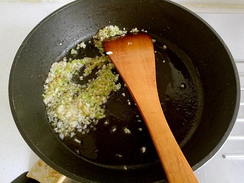 【茄汁肉沫酿广茄】