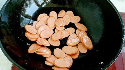 【火腿肠炒鸡蛋】