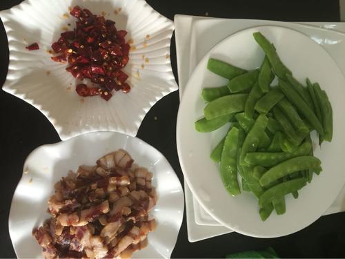 【荷兰豆炒腊肉】