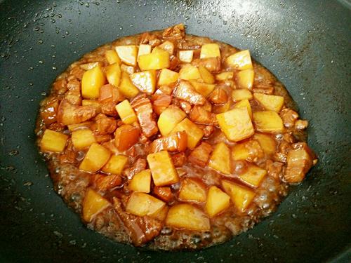 【土豆烧五花肉】