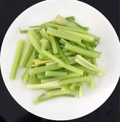 【芹菜炒牛肉】