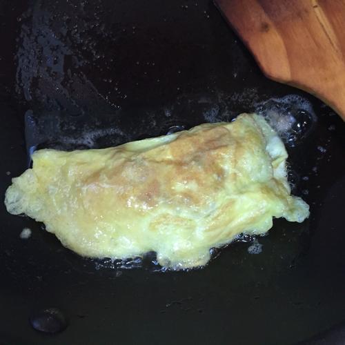 【绿豆芽包蛋】