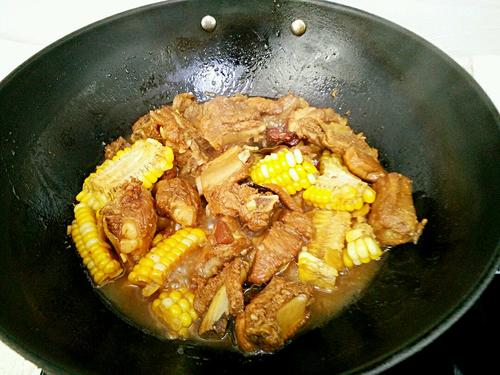 【玉米烧排骨】