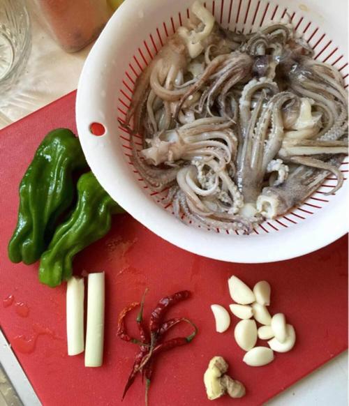 【炒鱿鱼须】