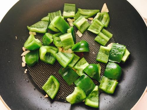 【青椒炒蘑菇】