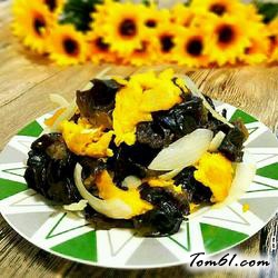 洋葱木耳炒土鸡蛋的做法