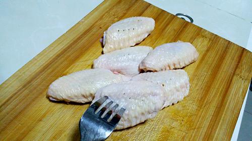 【奥尔良蜜汁烤鸡翅】