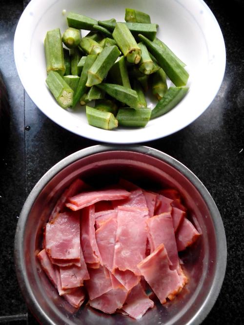 【秋葵炒培根】